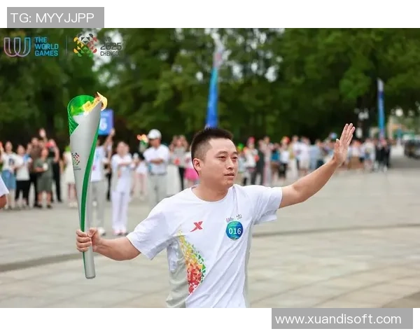 十五运会广州站首棒火炬手杨景辉：作为土生土长的广州跳水运动员，成为第一棒火炬手十分侥幸、感恩